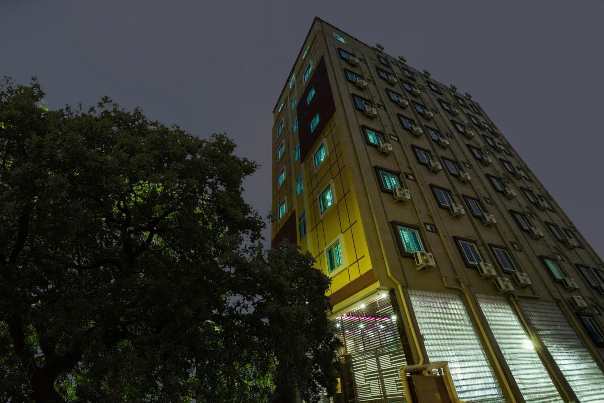 Super Townhouse Kokapet Formerly Aarian Tej Nilayam Gundipet 外观 照片