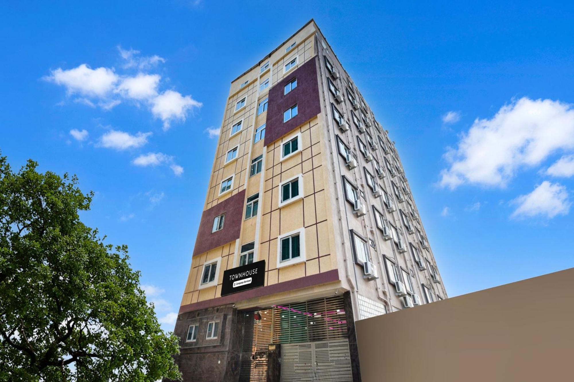 Super Townhouse Kokapet Formerly Aarian Tej Nilayam Gundipet 外观 照片