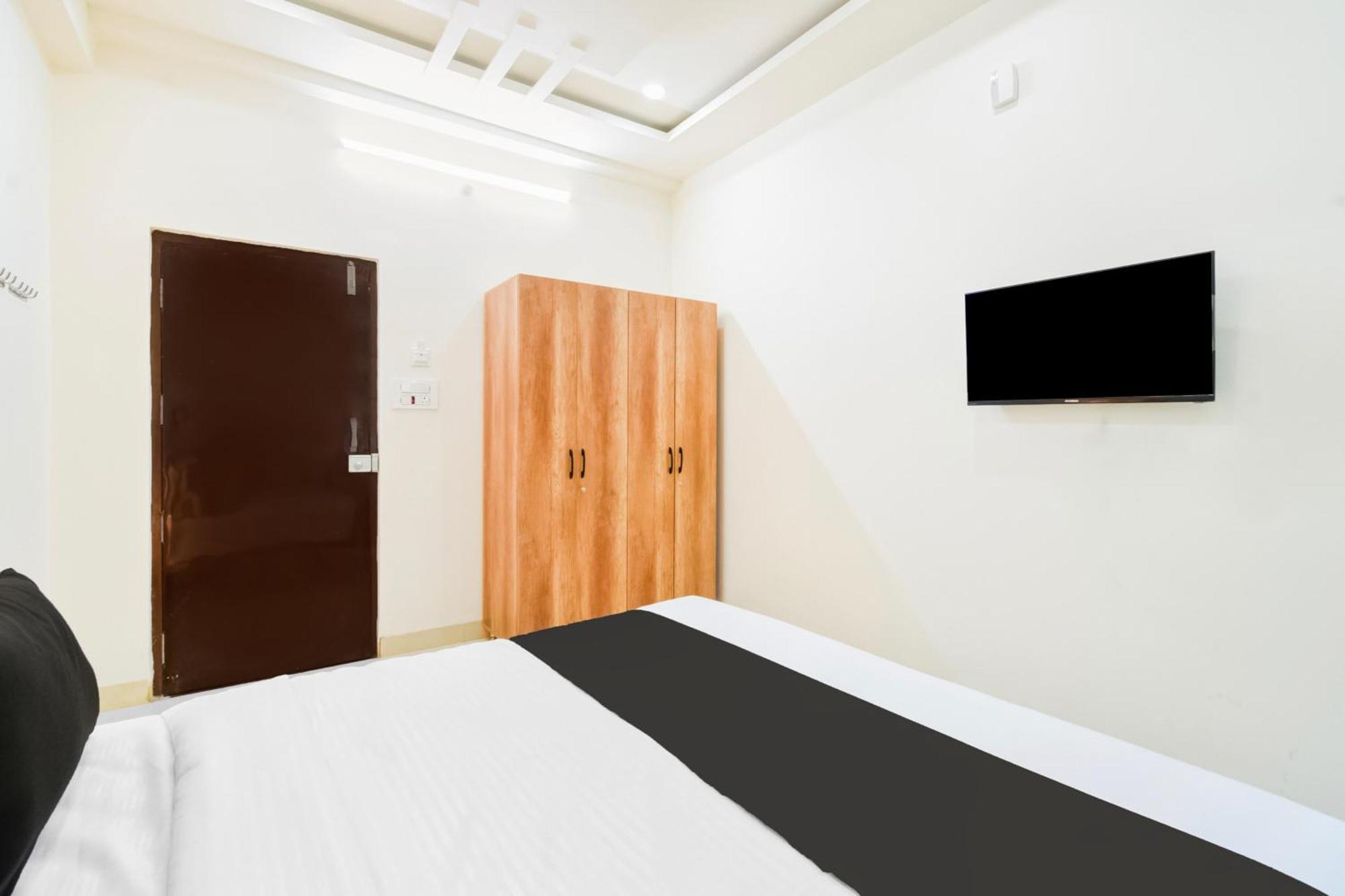 Super Townhouse Kokapet Formerly Aarian Tej Nilayam Gundipet 外观 照片