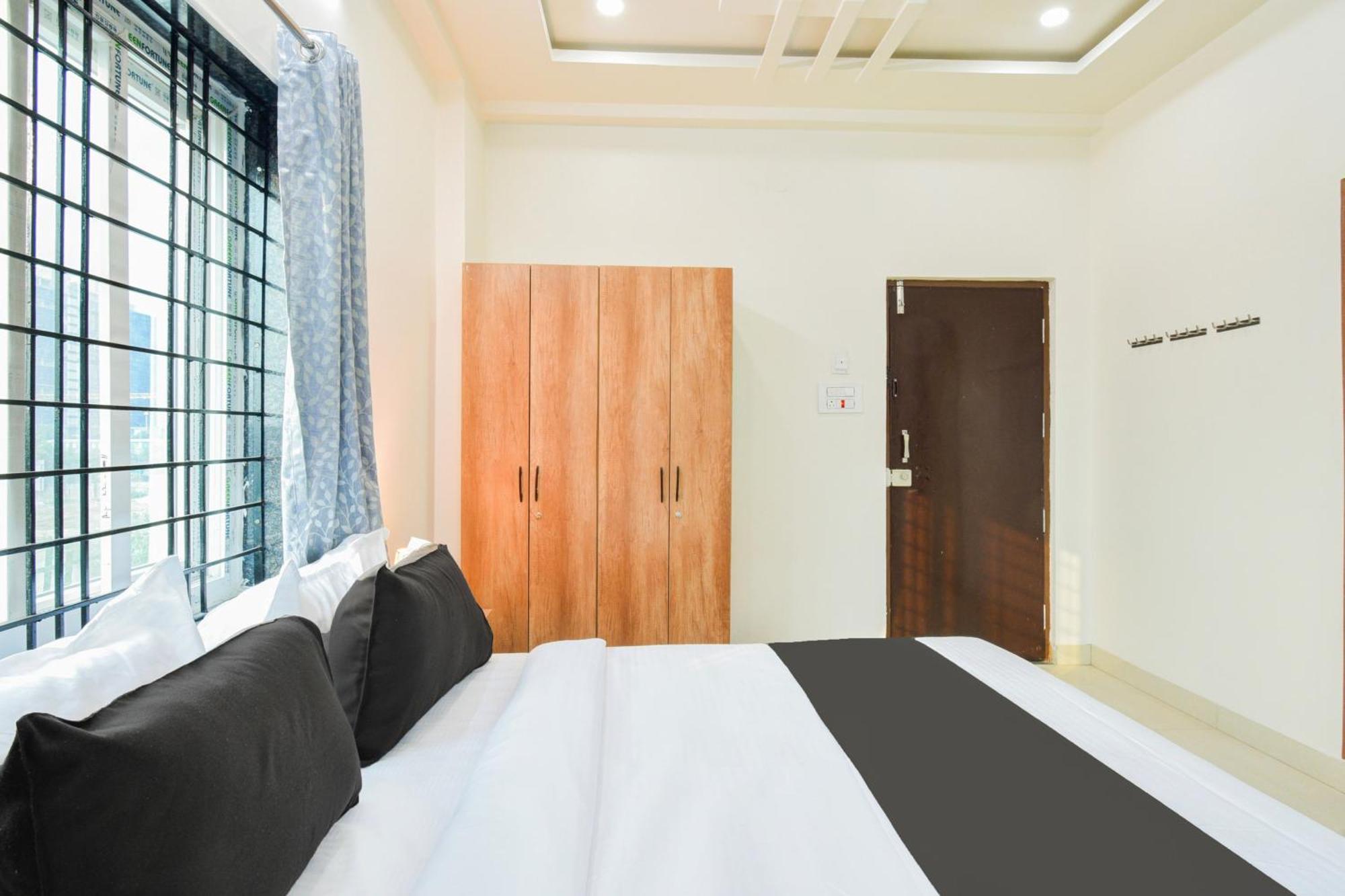 Super Townhouse Kokapet Formerly Aarian Tej Nilayam Gundipet 外观 照片
