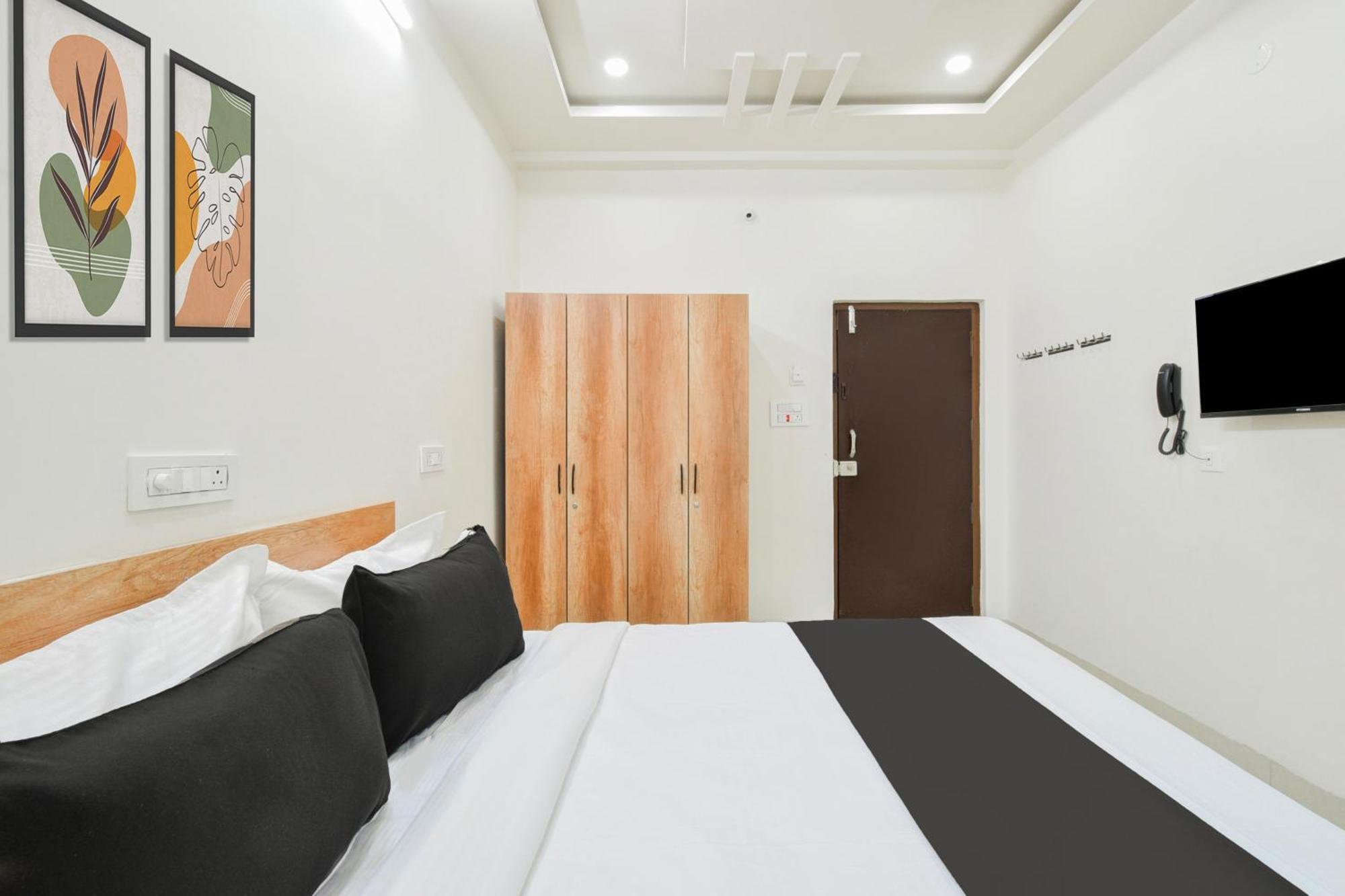 Super Townhouse Kokapet Formerly Aarian Tej Nilayam Gundipet 外观 照片