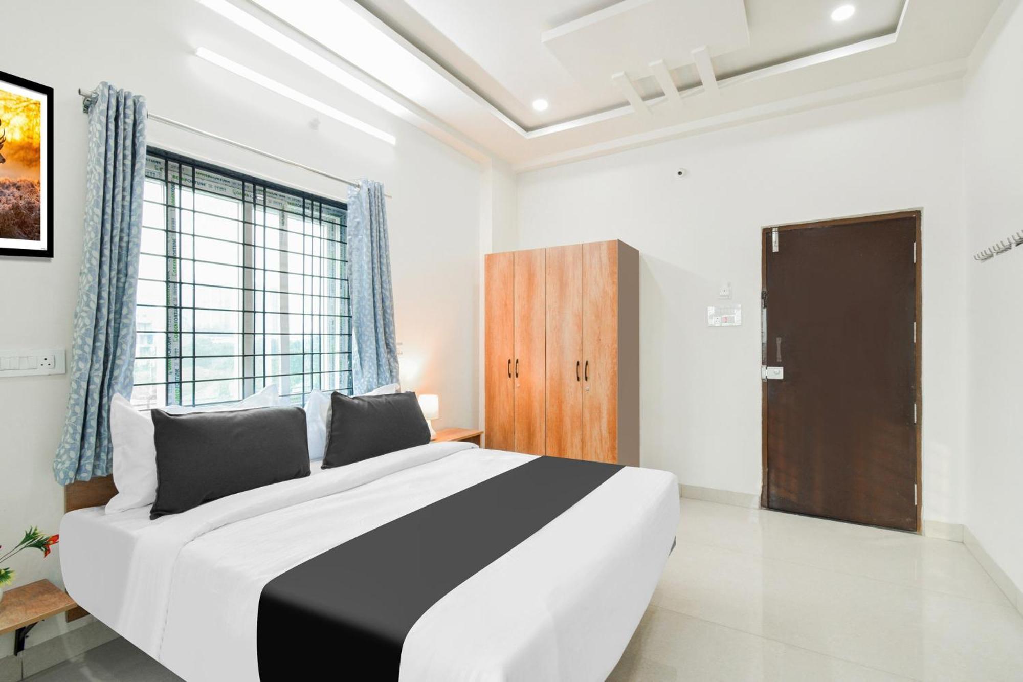 Super Townhouse Kokapet Formerly Aarian Tej Nilayam Gundipet 外观 照片